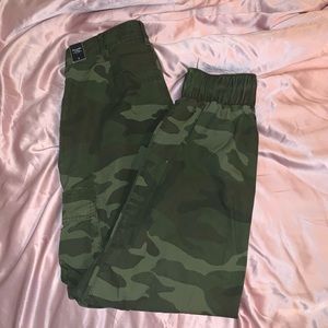 A&F camouflage joggers